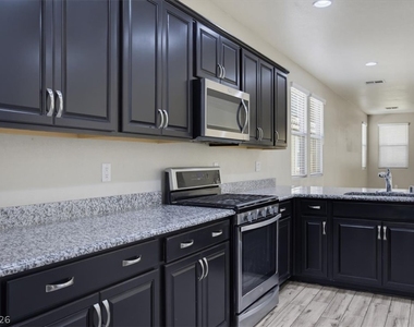 917 Spiracle Avenue - Photo Thumbnail 11