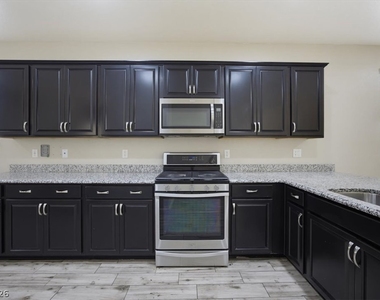 917 Spiracle Avenue - Photo Thumbnail 6