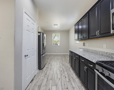 917 Spiracle Avenue - Photo Thumbnail 7