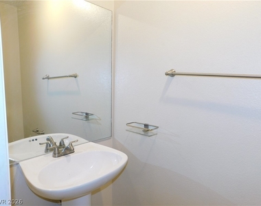 6011 Chisolm Trail - Photo Thumbnail 11