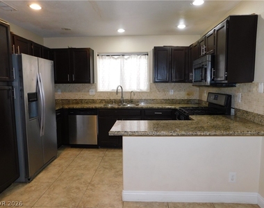 6011 Chisolm Trail - Photo Thumbnail 8