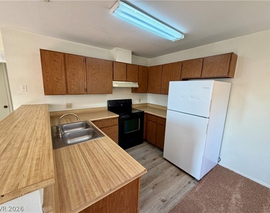 2704 Aarondavid Drive - Photo Thumbnail 2