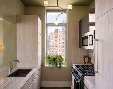  West 47th Street - Photo Thumbnail 3