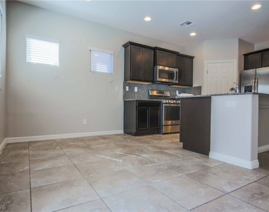 1143 Jesse Harbor Avenue - Photo Thumbnail 8