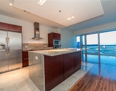 4471 Dean Martin Drive - Photo Thumbnail 2
