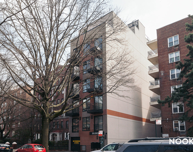250 Lenox Rd - Photo Thumbnail 10