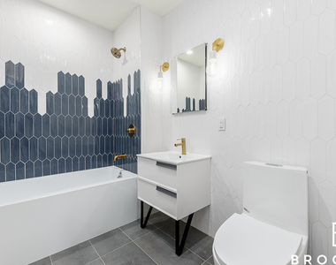 535 Grand St - Photo Thumbnail 7