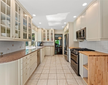 30 Lyndon Road - Photo Thumbnail 13