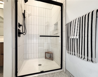 75 Monroe Avenue - Photo Thumbnail 9