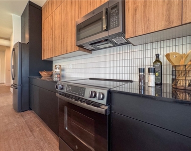 75 Monroe Avenue - Photo Thumbnail 3