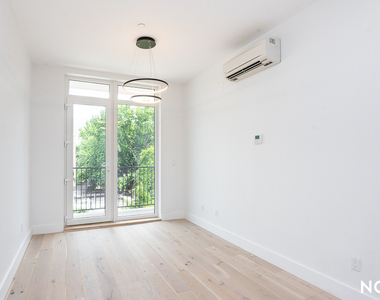 491 Evergreen Ave - Photo Thumbnail 2