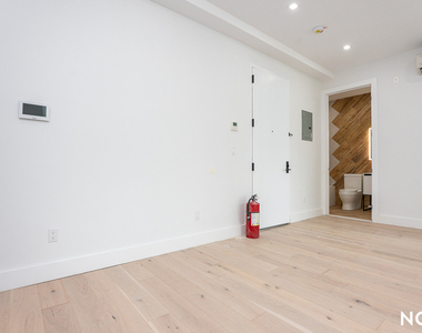 491 Evergreen Ave - Photo Thumbnail 5