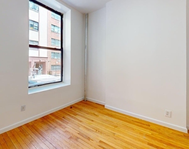 East 91st Street - Photo Thumbnail 6