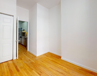 East 91st Street - Photo Thumbnail 7