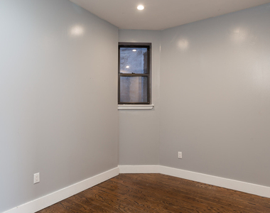 615 Gates Ave - Photo Thumbnail 2