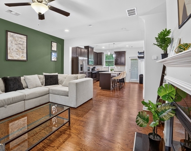 865 Society Circle Sw - Photo Thumbnail 5