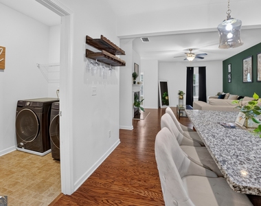 865 Society Circle Sw - Photo Thumbnail 7