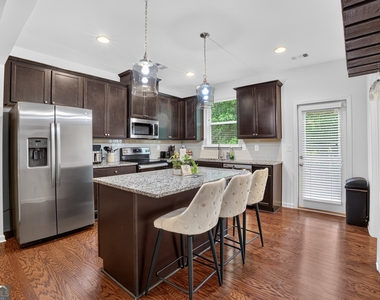 865 Society Circle Sw - Photo Thumbnail 6