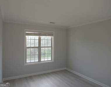305 Sunderland Circle - Photo Thumbnail 18