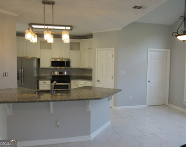 305 Sunderland Circle - Photo Thumbnail 8
