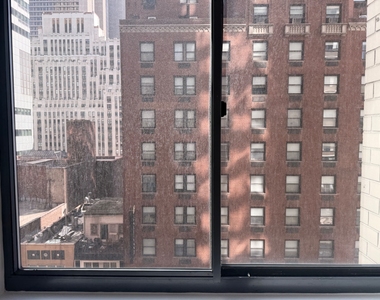West 48th Street - Photo Thumbnail 6