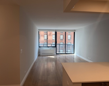 West 48th Street - Photo Thumbnail 9