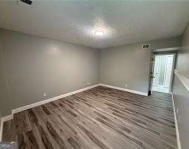 3800 Raiders Ridge Drive - Photo Thumbnail 8