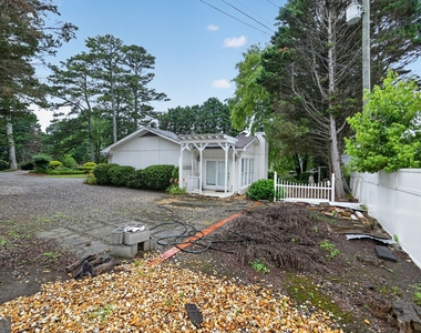 1455 Courtney Lane - Photo Thumbnail 4