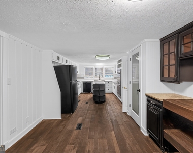 1455 Courtney Lane - Photo Thumbnail 8