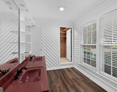 1455 Courtney Lane - Photo Thumbnail 6
