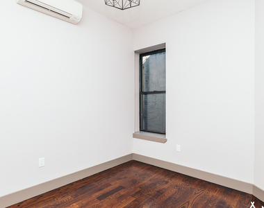 17-13 Gates Ave - Photo Thumbnail 8