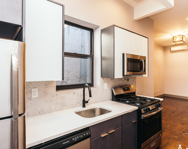 17-13 Gates Ave - Photo Thumbnail 11