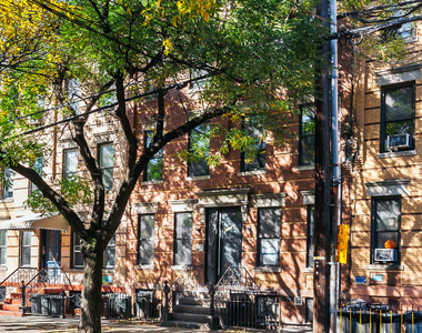 17-13 Gates Ave - Photo Thumbnail 6