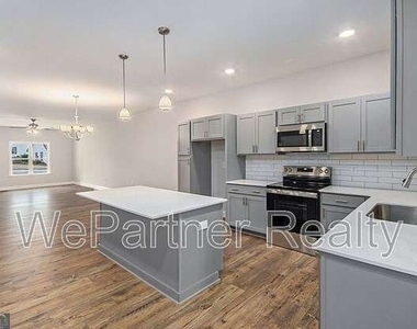 144 Crest Pointe - Photo Thumbnail 2