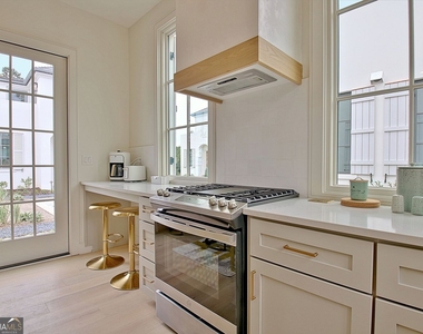 180 High Street - Photo Thumbnail 1