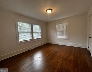 300 N College Street - Photo Thumbnail 6
