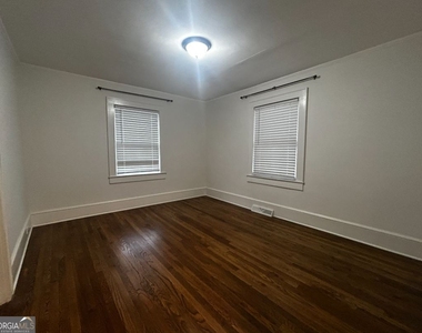 300 N College Street - Photo Thumbnail 8