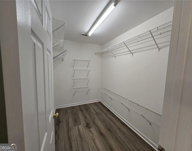 10845 Glenbarr Drive - Photo Thumbnail 10