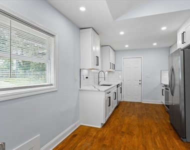 2223 Columbia Drive - Photo Thumbnail 10