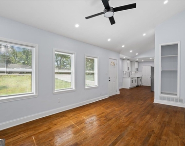 2223 Columbia Drive - Photo Thumbnail 9