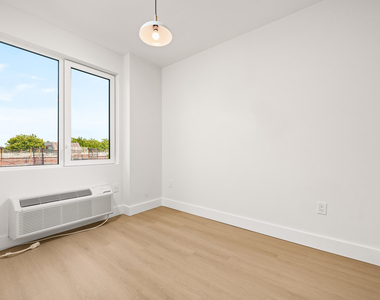 102 E 53rd St - Photo Thumbnail 8
