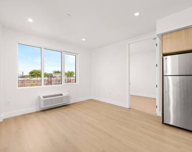 102 E 53rd St - Photo Thumbnail 10