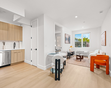 102 E 53rd St - Photo Thumbnail 6