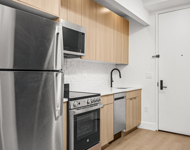 102 E 53rd St - Photo Thumbnail 9