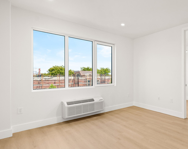 102 E 53rd St - Photo Thumbnail 7