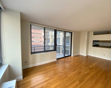 West 48th Street - Photo Thumbnail 6