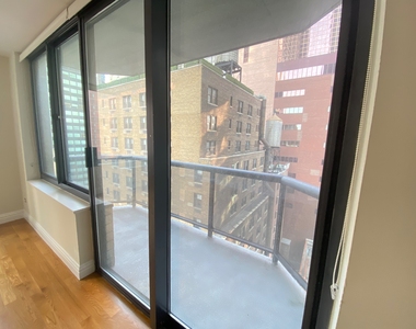 West 48th Street - Photo Thumbnail 1
