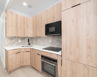 47 St Marks Place - Photo Thumbnail 7