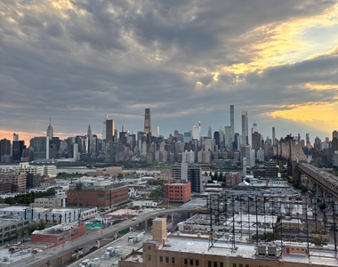 24th St & Queens Plaza S - Photo Thumbnail 11