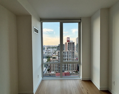 24th St & Queens Plaza S - Photo Thumbnail 10